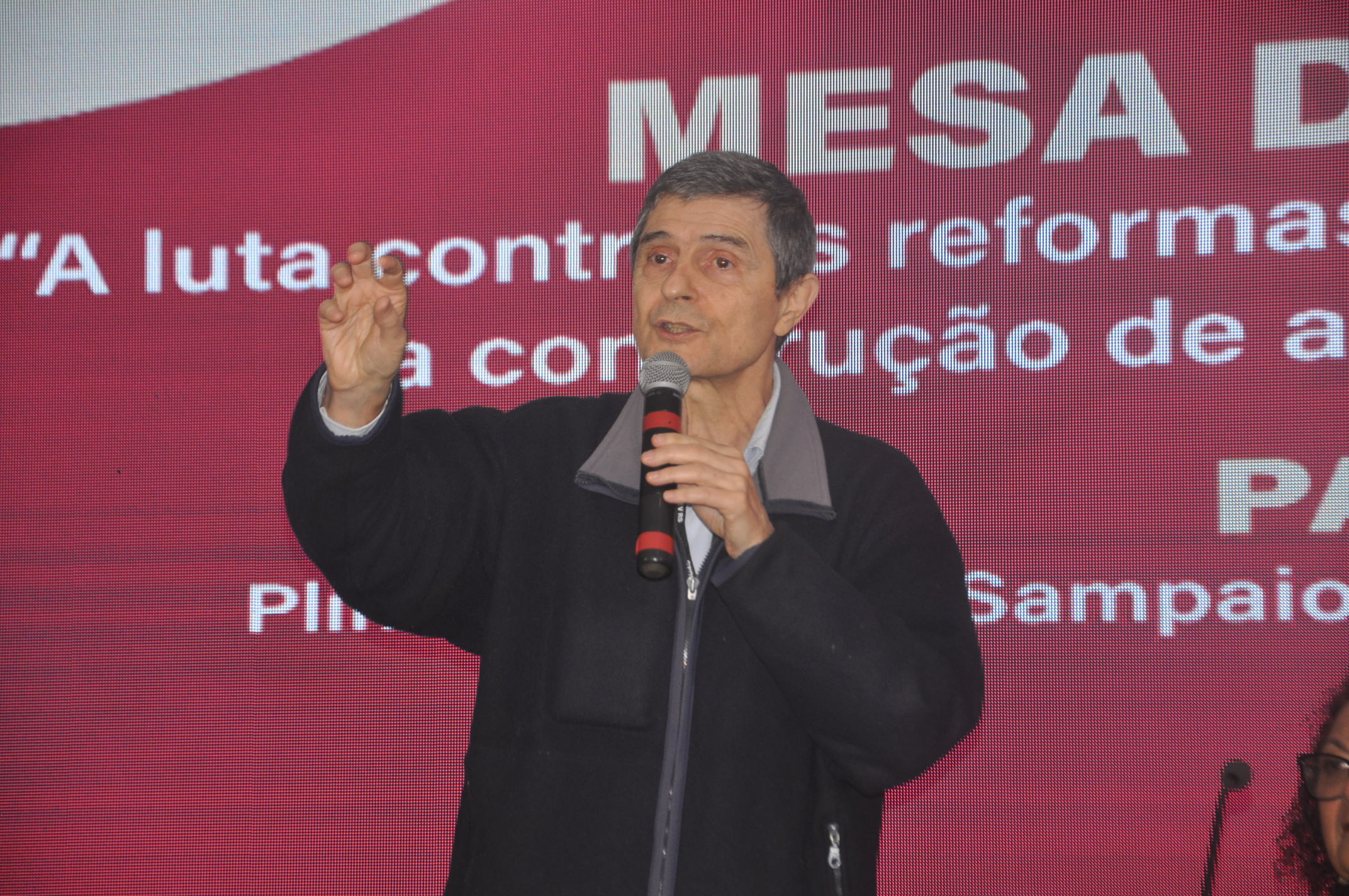  “É importante atacar não só o efeito do problema, que é o Bolsonaro, mas a causa, que é o capitalismo” aponta Plinio Sampaio Júnior sobre eleições no Brasil