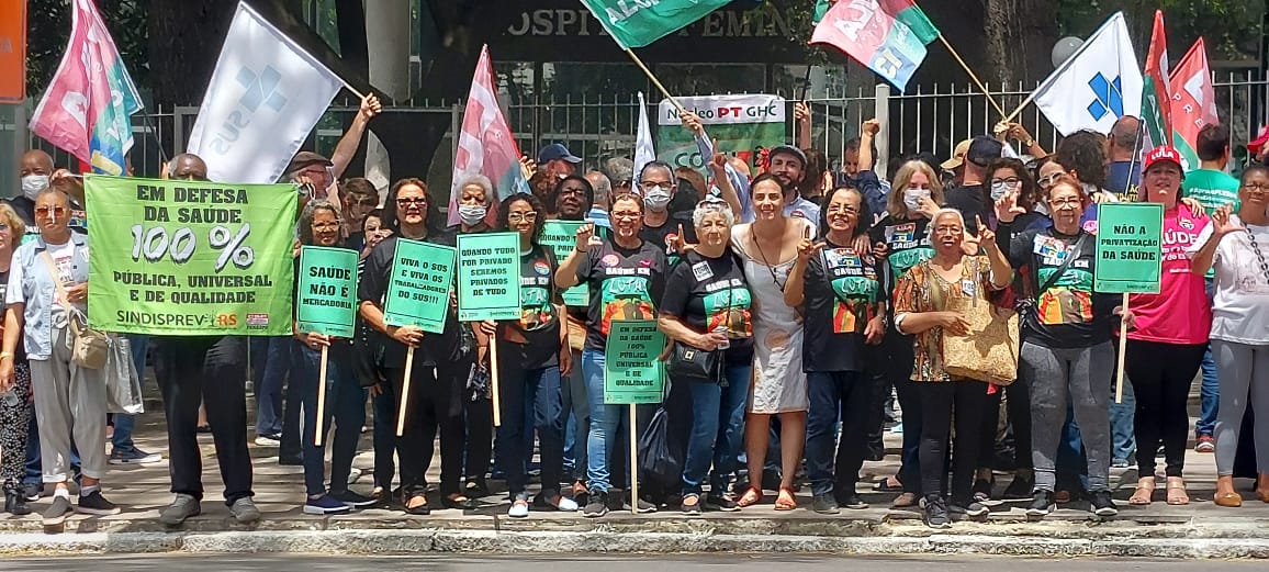  Ato em defesa do Hospital Fêmina reúne sindicatos e trabalhadores da saúde